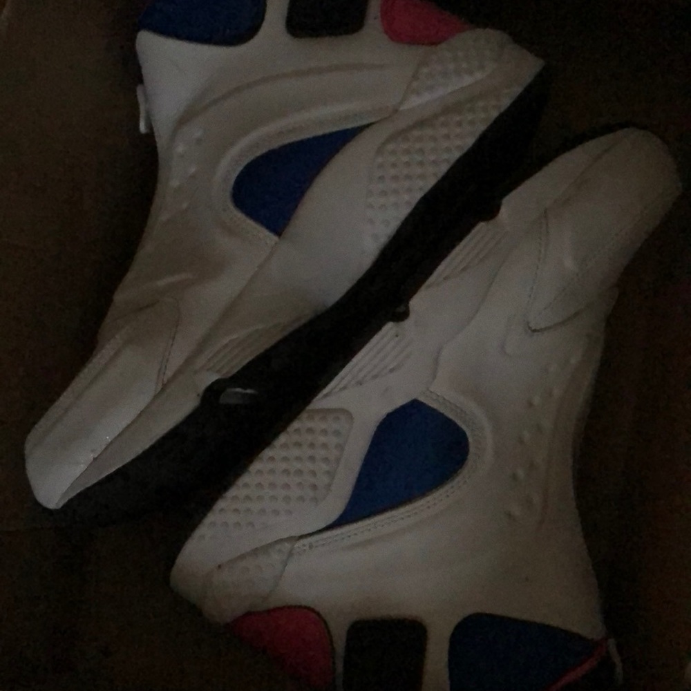 Nike Women’s Size 8 Huarache Run Mid